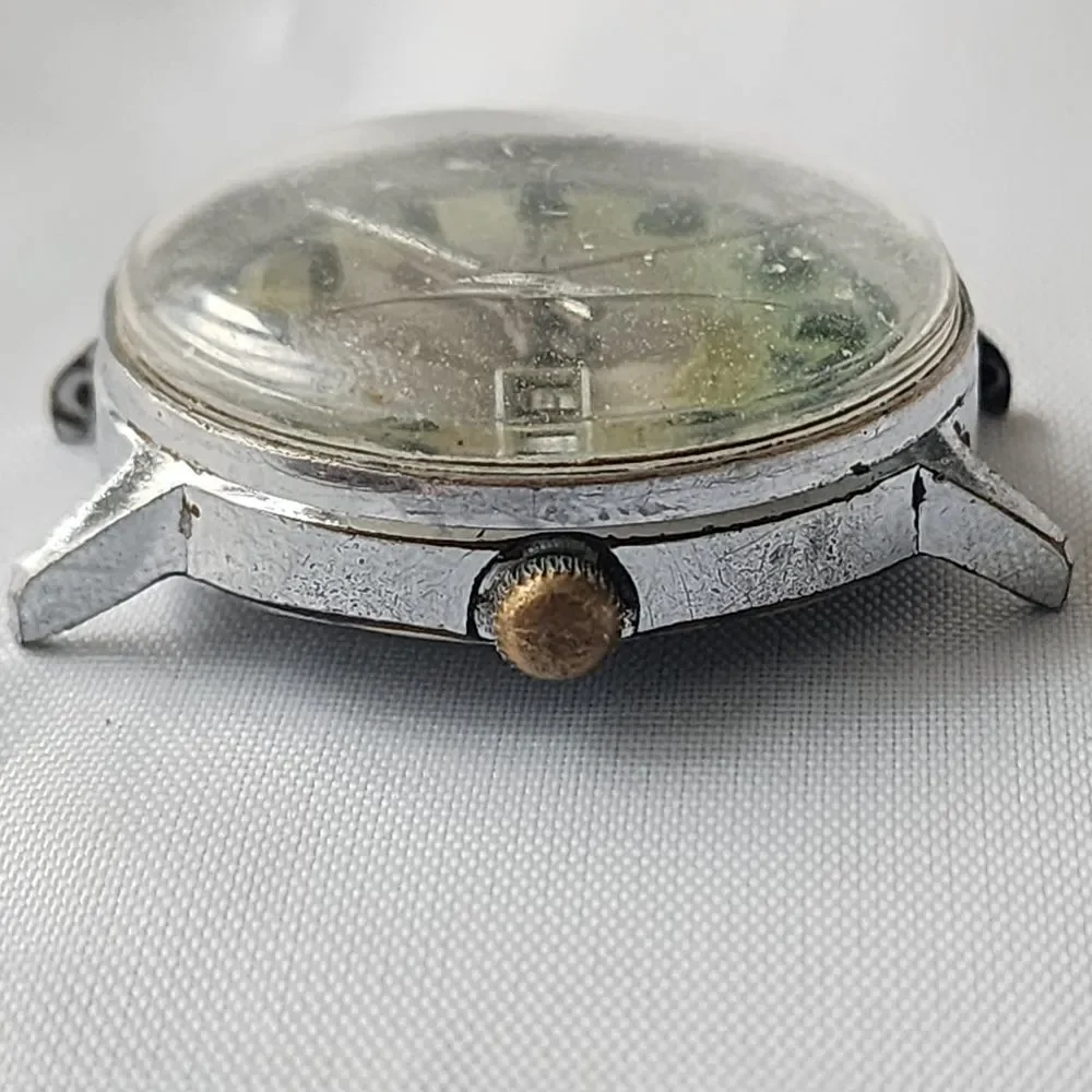 Timex Vintage Water Resistant Day Date Watch Silver Retro Collectible Timepiece‎